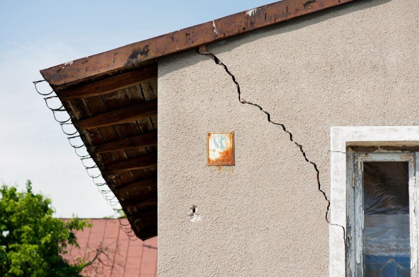 home in need of foundation repair 